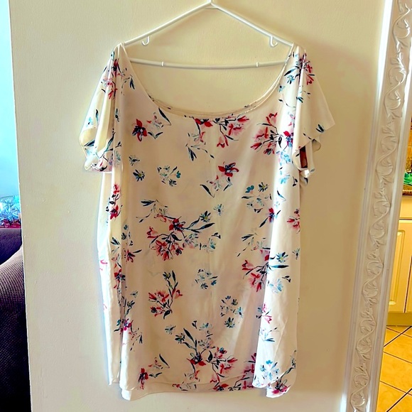 BEAUTIFUL BEACH COVER-UP - Picture 1 of 2